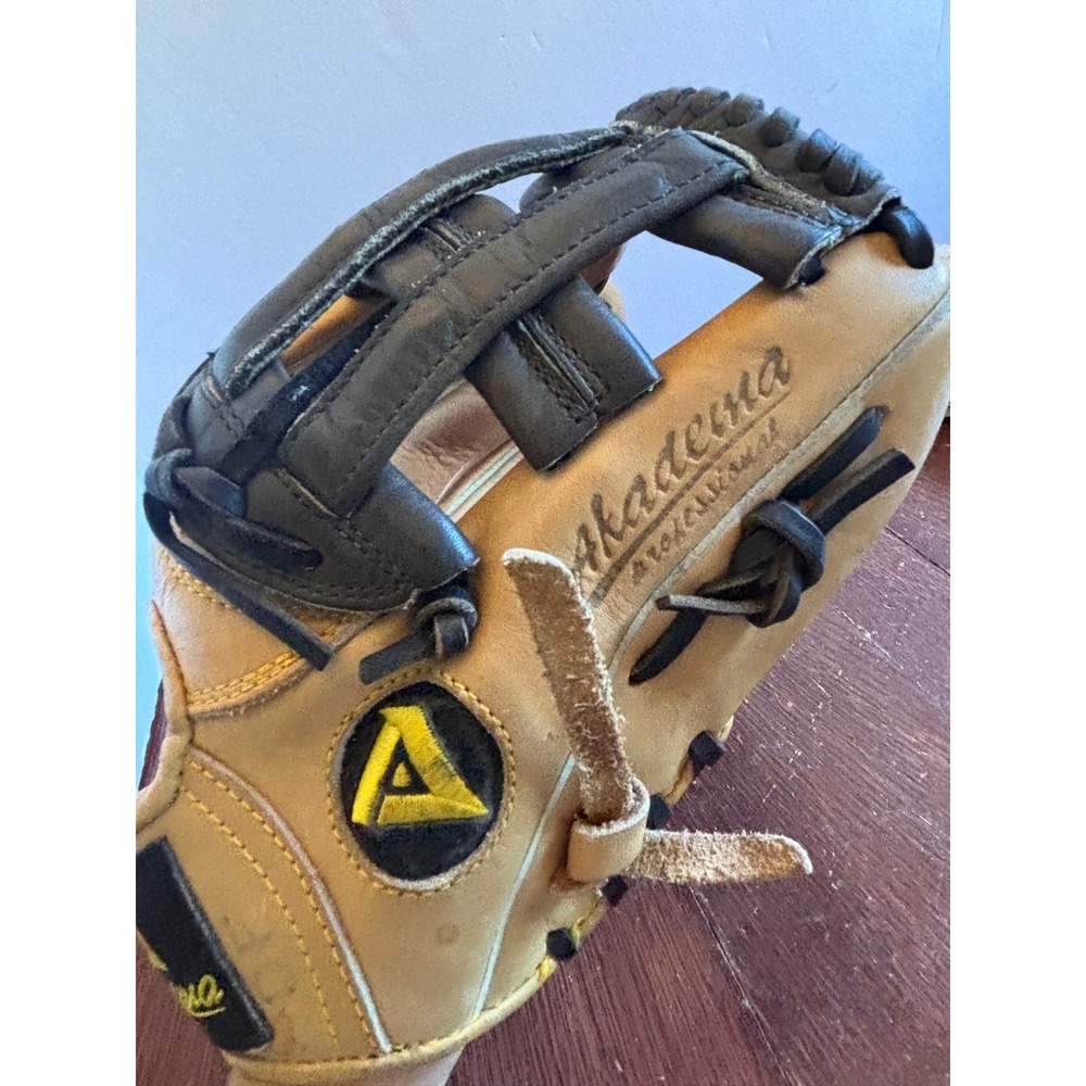 Akadema Professional Series ATC11 Baseball Glove 11.5 Inch Steerhide RHT Tan